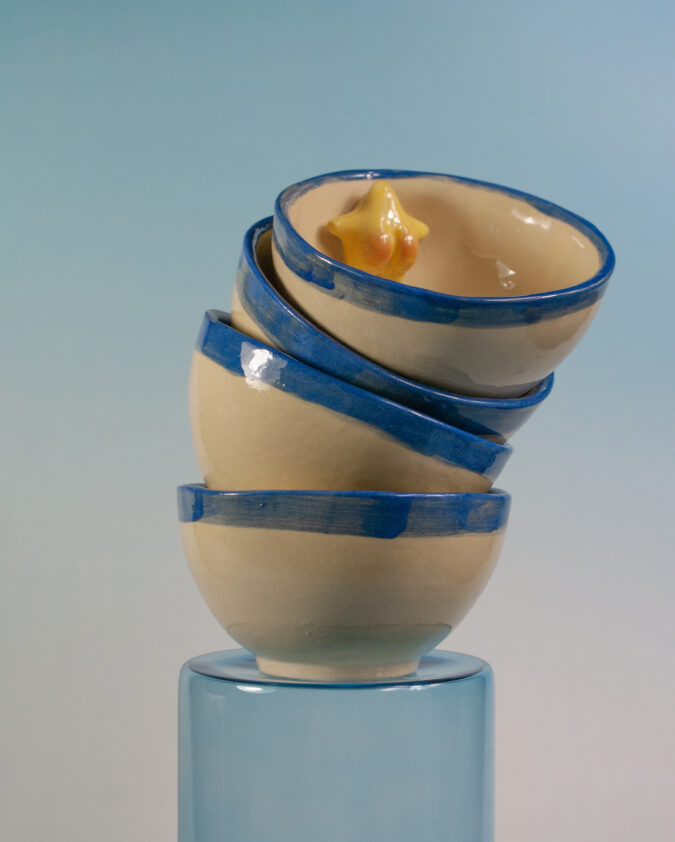 kompozycja z ceramicznych miseczek