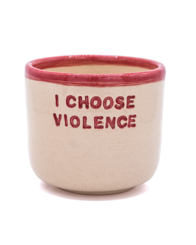 kubek ceramiczny z napisem "I choose violence"