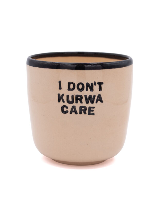 ceramiczny kubek z napisem "I don't care"