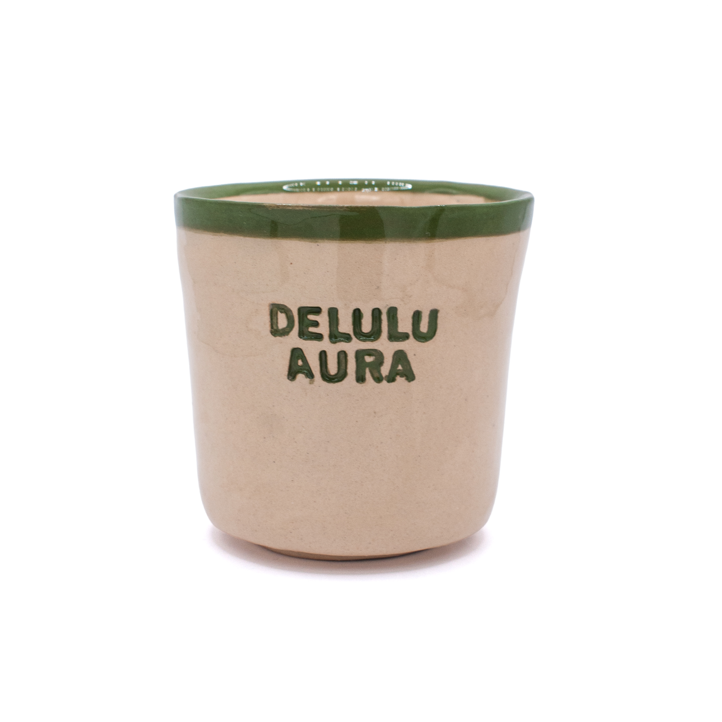 ceramiczny kubek z napisem "delulu aura"