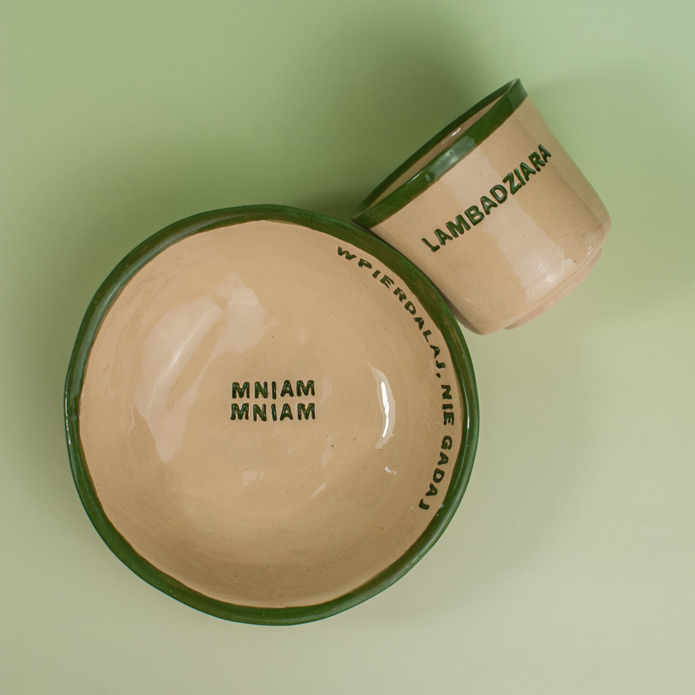 kompozycja miski i kubka ceramicznego