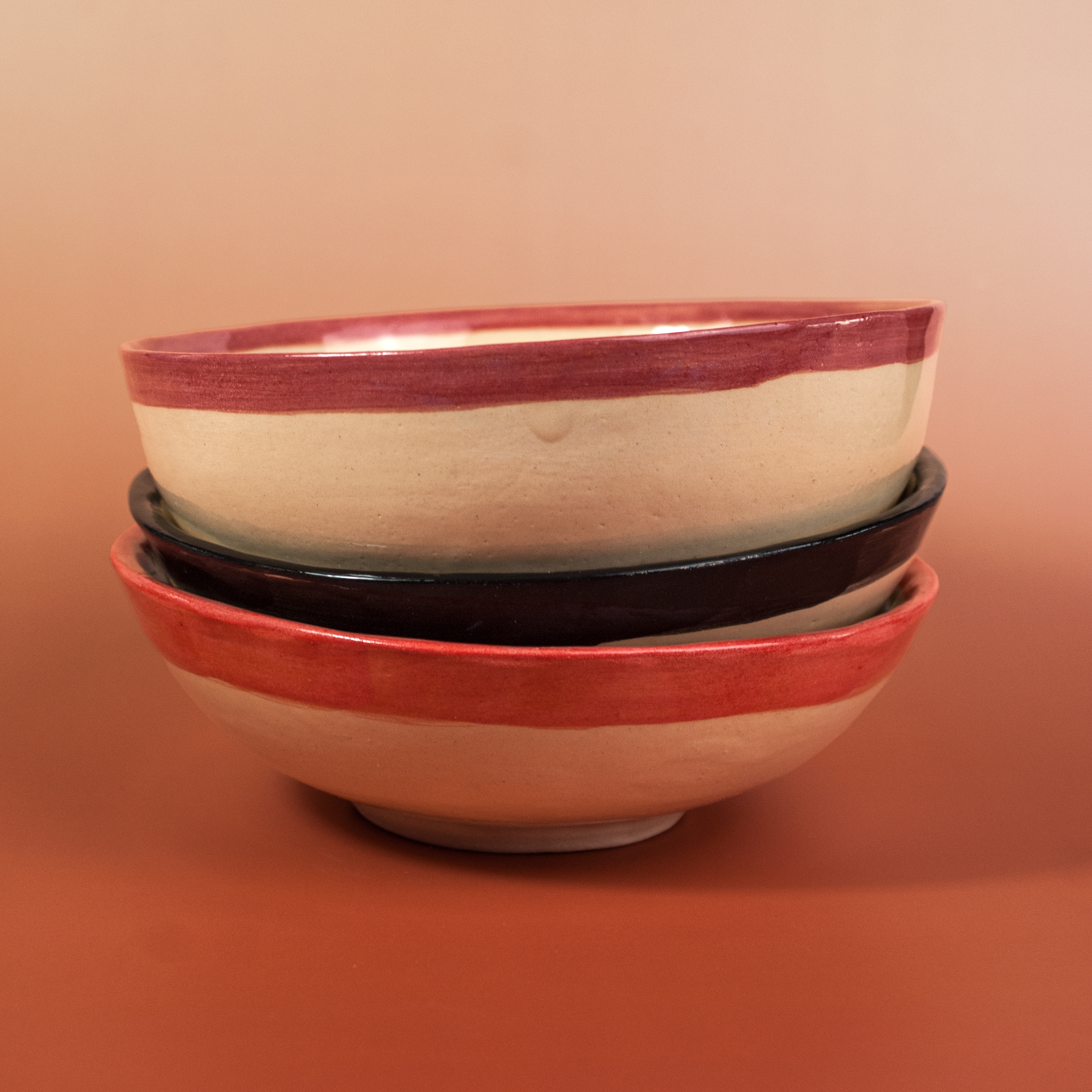 kompozycja z misek ceramicznych