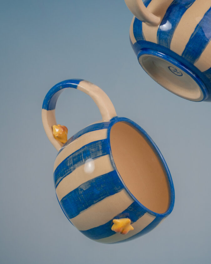 ceramiczny kubek z uchem