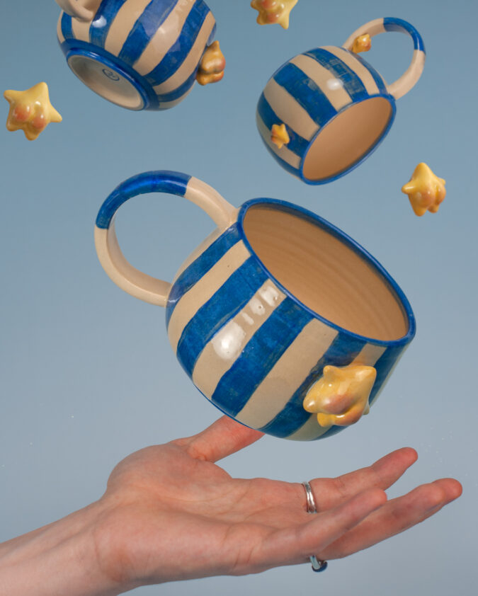ceramiczny kubek z uchem