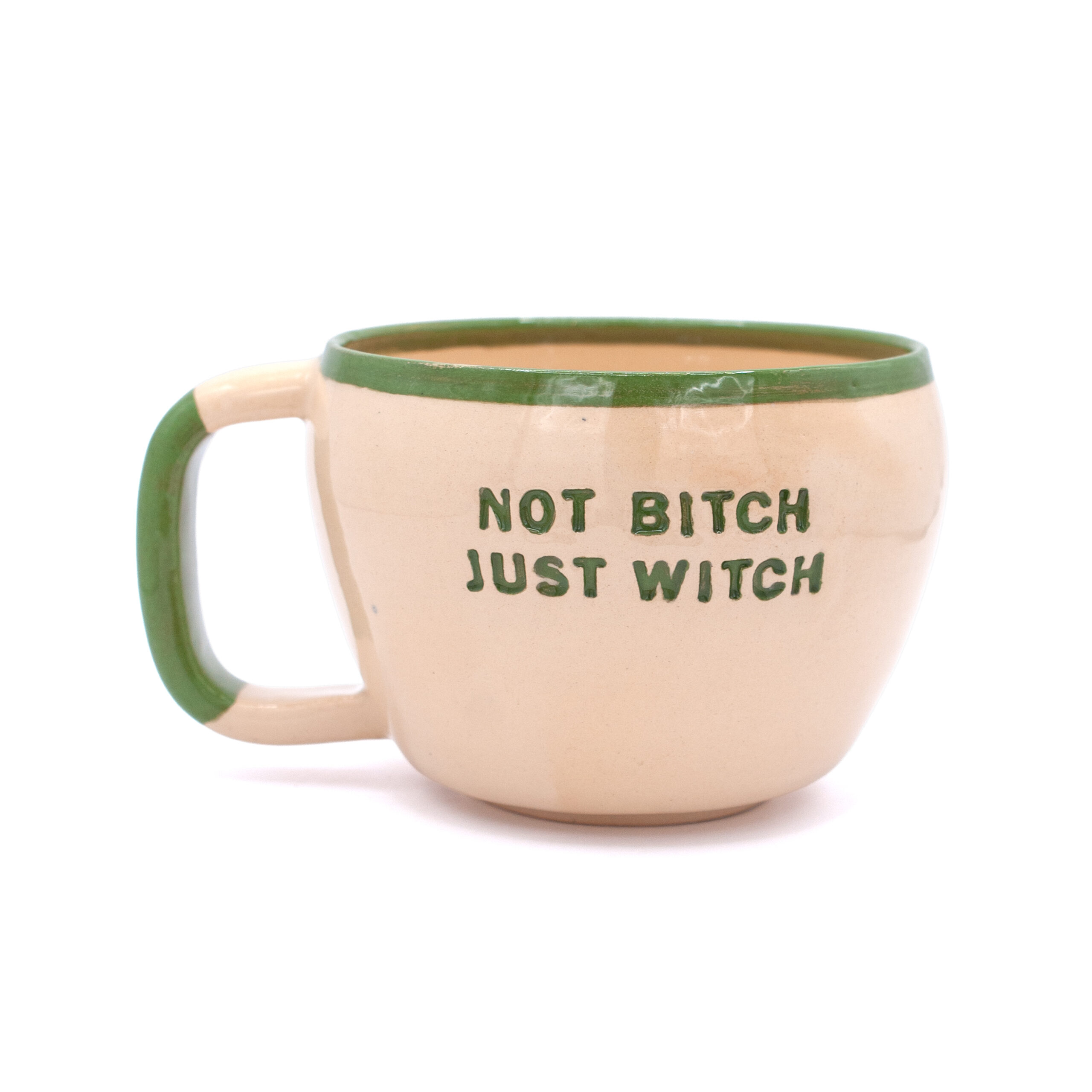 Ceramiczny kubek z uchem i napisem "not bitch, just witch"