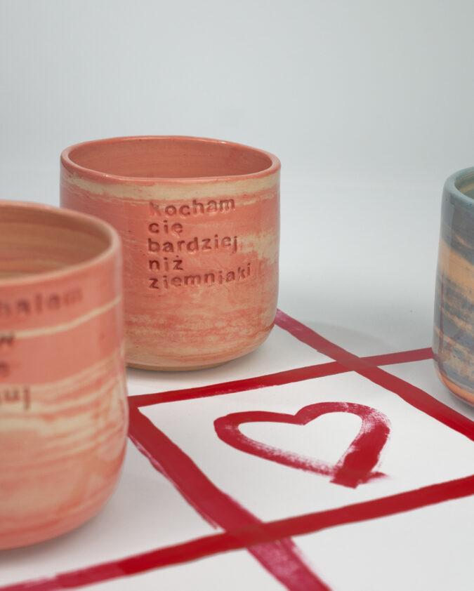kompozycja kubków ceramicznych z kolekcji walentynkowej