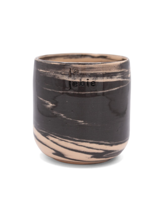 kubek ceramiczny z napisem "ja jebie"